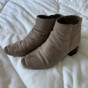 Kelly and Katie Beige Zip-Up Booties Size 8 - $50 —> $22